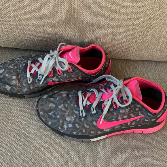 Nike 5.0, grey leopard with neon pink, Size 7 - Picture 2 of 2